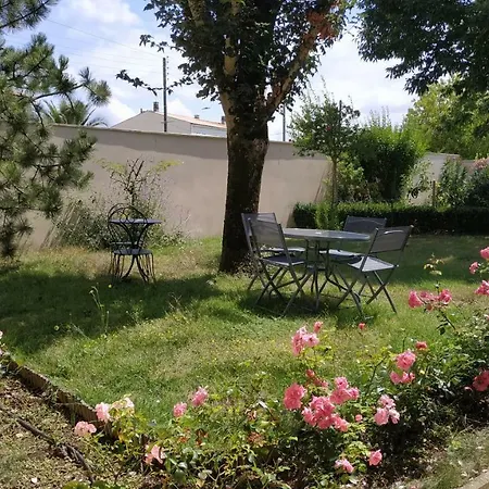 Les Deux Iris Guest house Surgeres